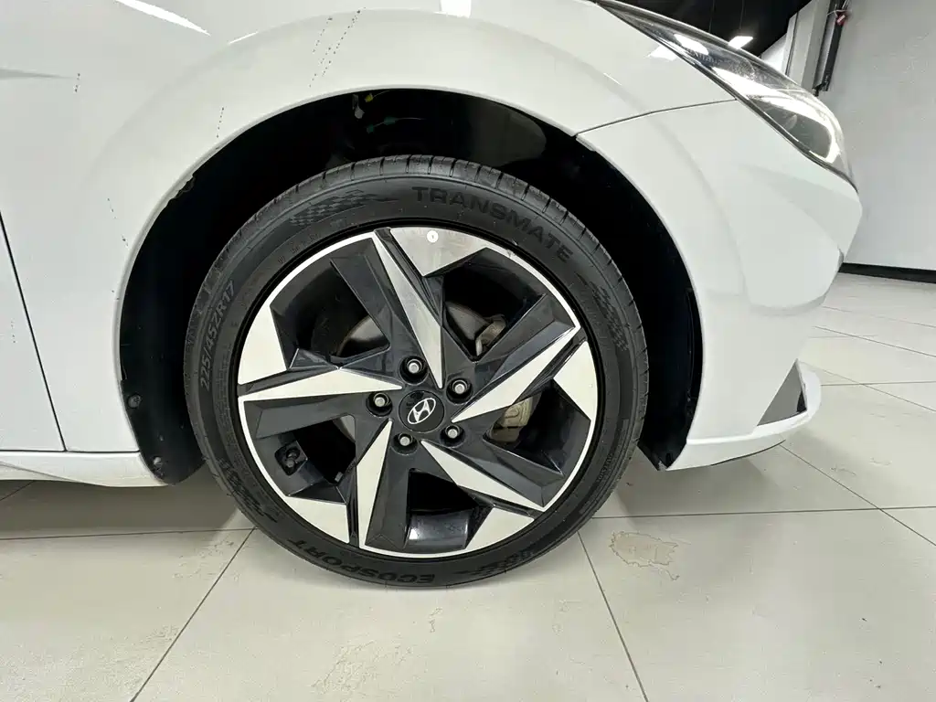 Hyundai Elantra — миниатюра 18