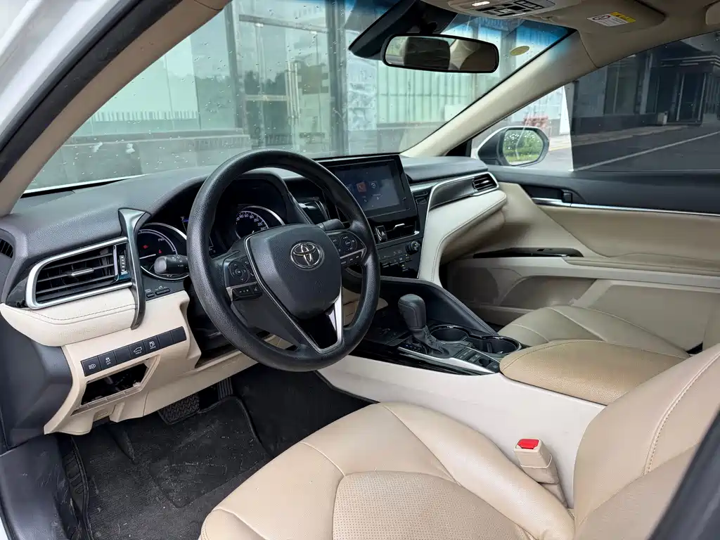 Toyota Camry - фото 4