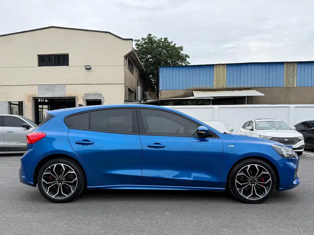 Ford Focus — миниатюра 5