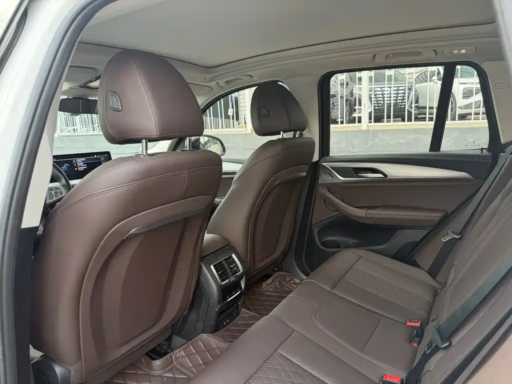 BMW iX3 — миниатюра 17