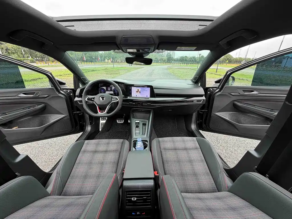Volkswagen Golf GTI — миниатюра 26
