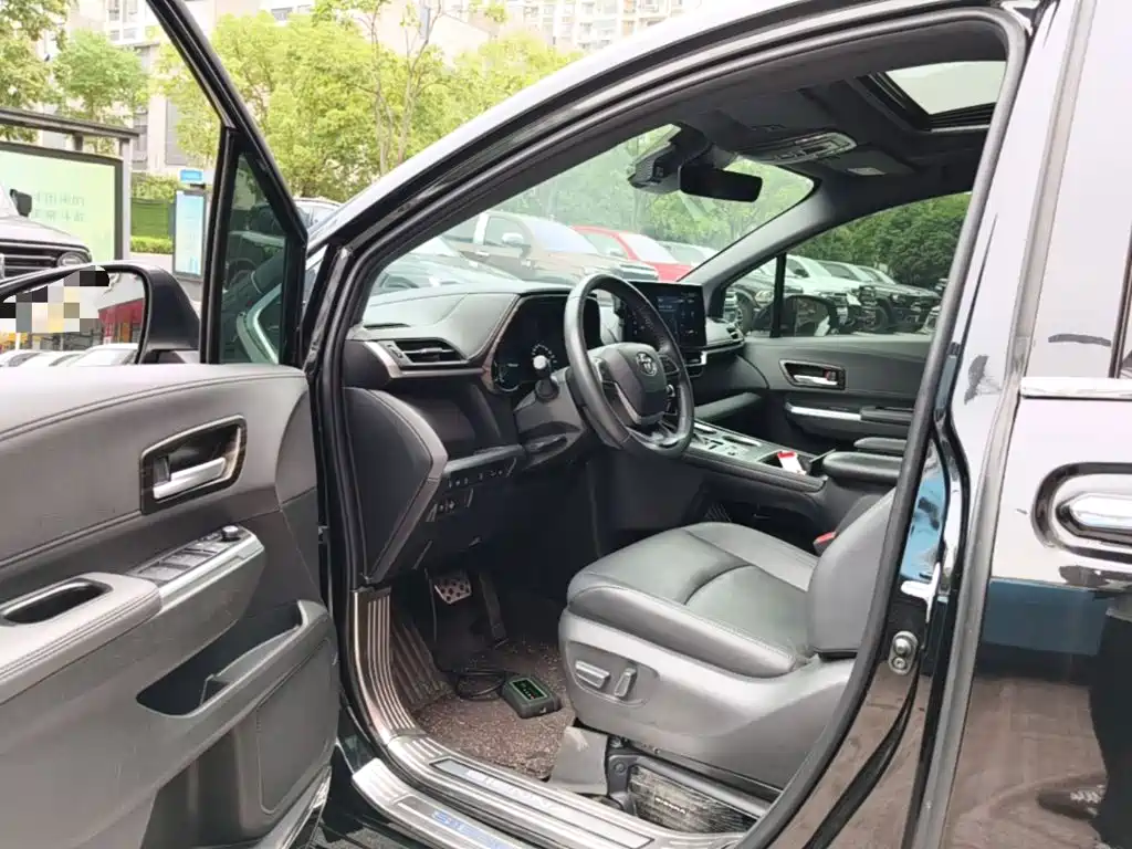 Toyota Sienna — миниатюра 16