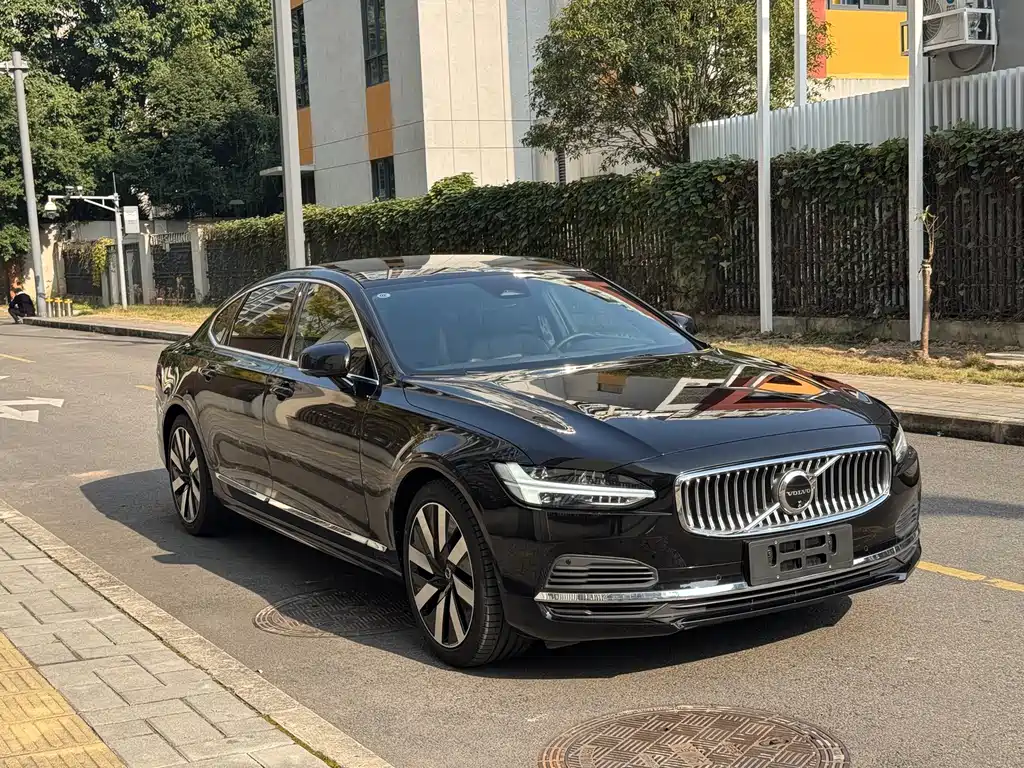 VOLVO S90 PLUG IN HYBRID