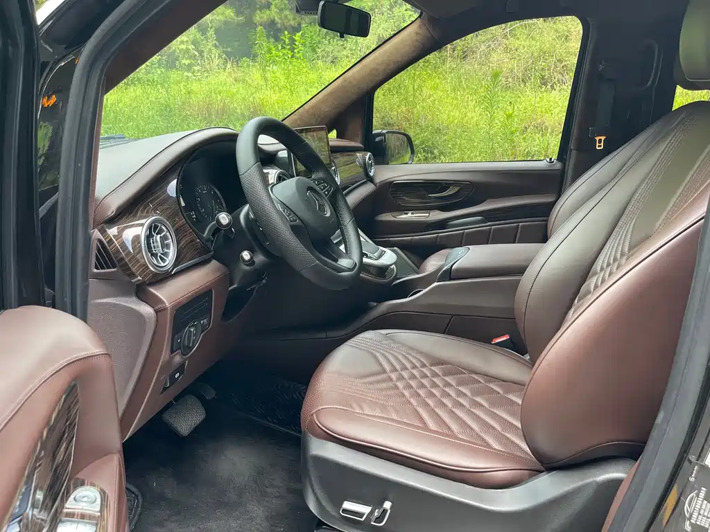 Mercedes-Benz Vito 2021 2.0T Elite 7 мест