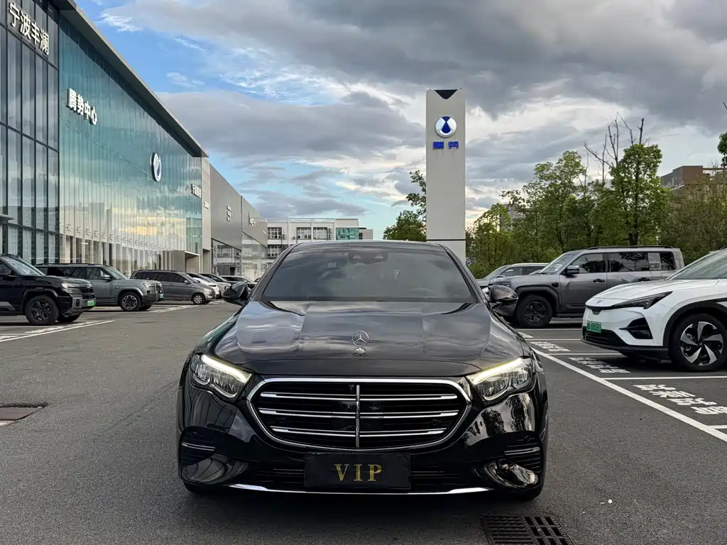 Mercedes-Benz E-Class — миниатюра 2