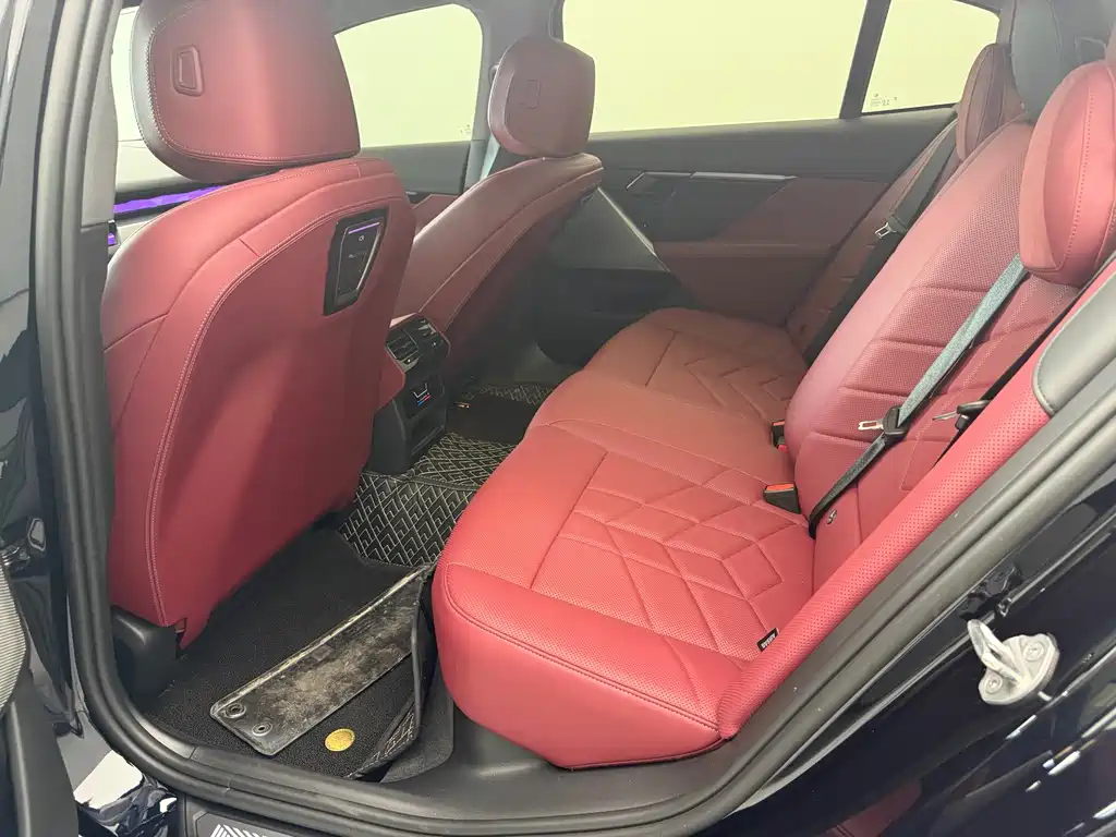BMW i5 — миниатюра 11
