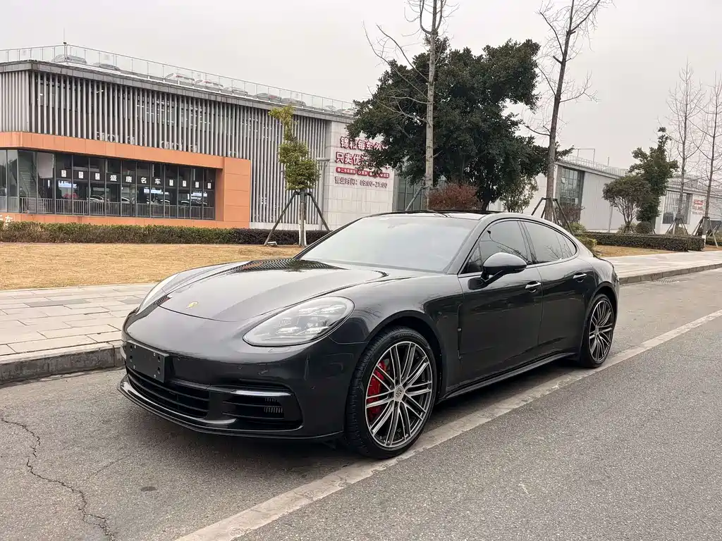 PORSCHE PANAMERA