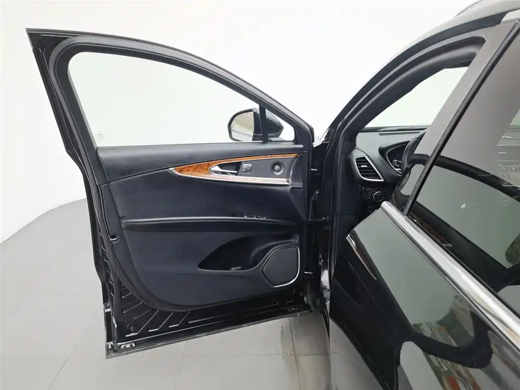 Lincoln Nautilus 2019 2.0T V