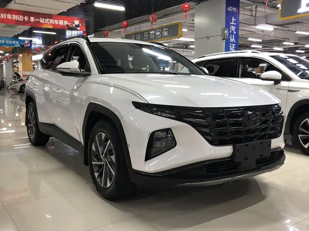 MODERN TUCSON