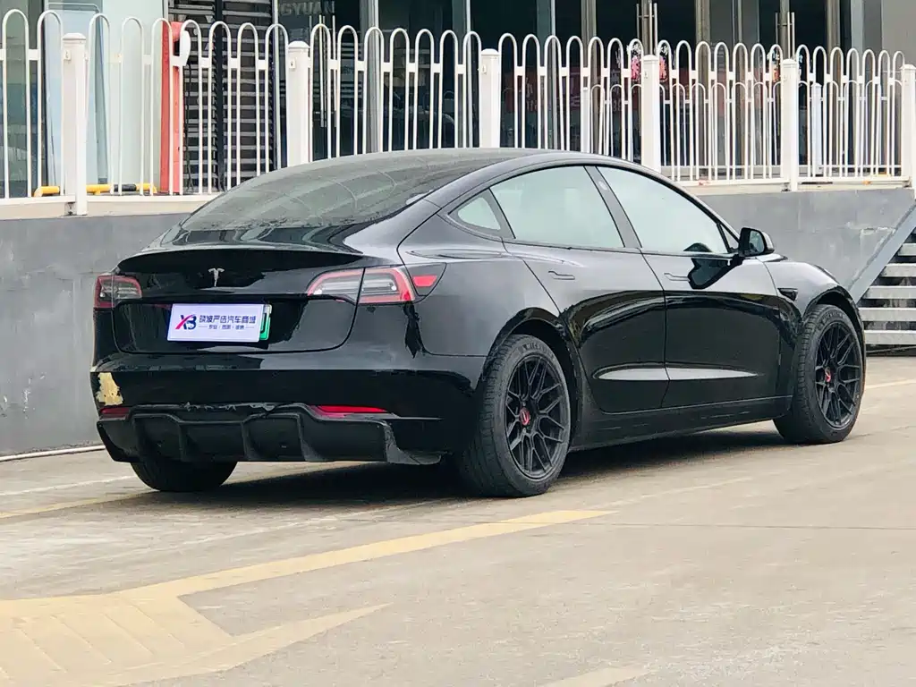 TESLA MODEL 3