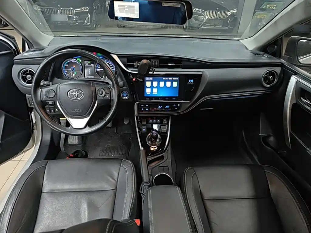 Toyota Corolla Hybrid — миниатюра 10