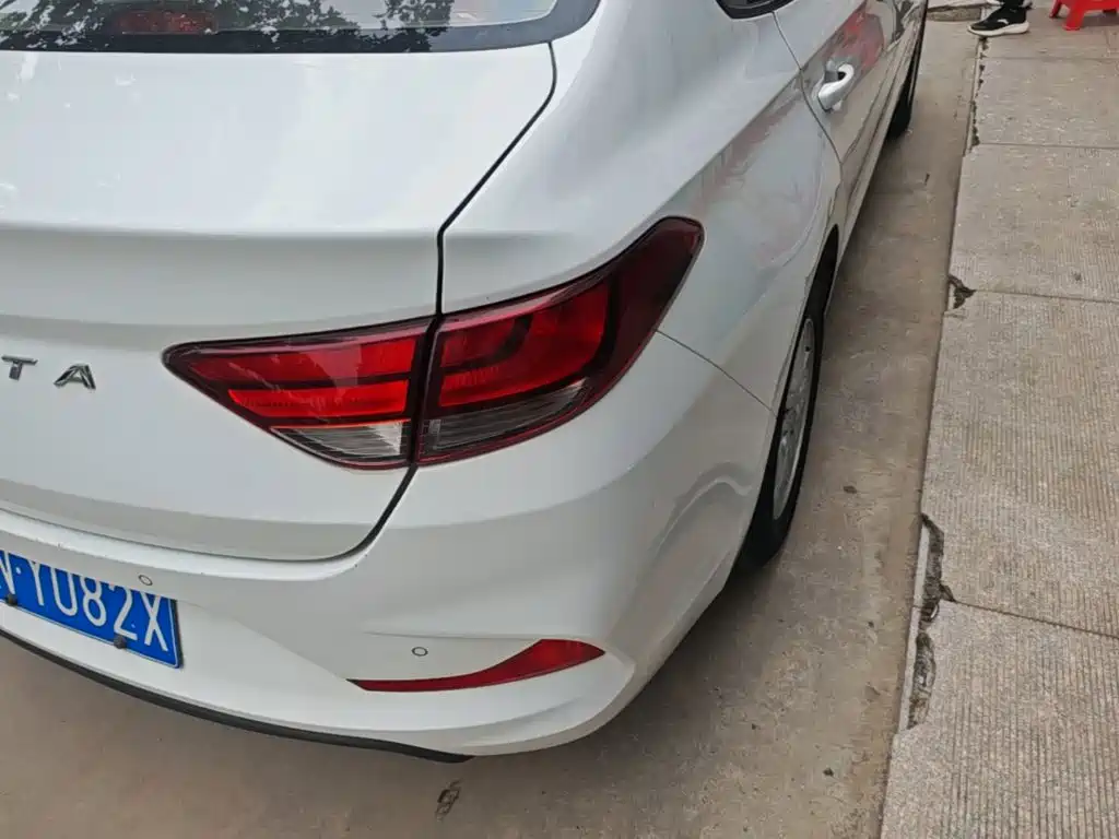 Hyundai Elantra — миниатюра 8