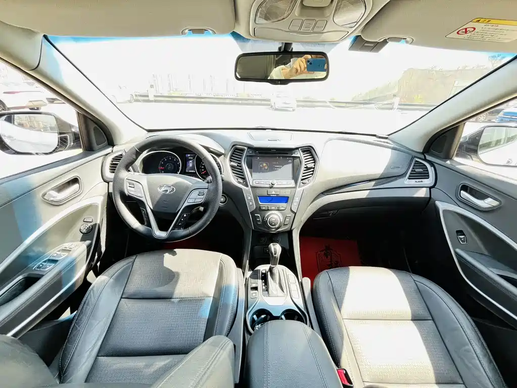 Hyundai Santa Fe 2013 2.4L AT