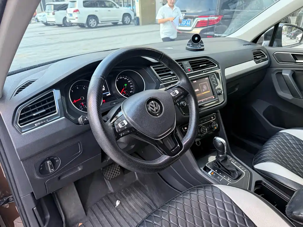 Volkswagen Tiguan — миниатюра 8