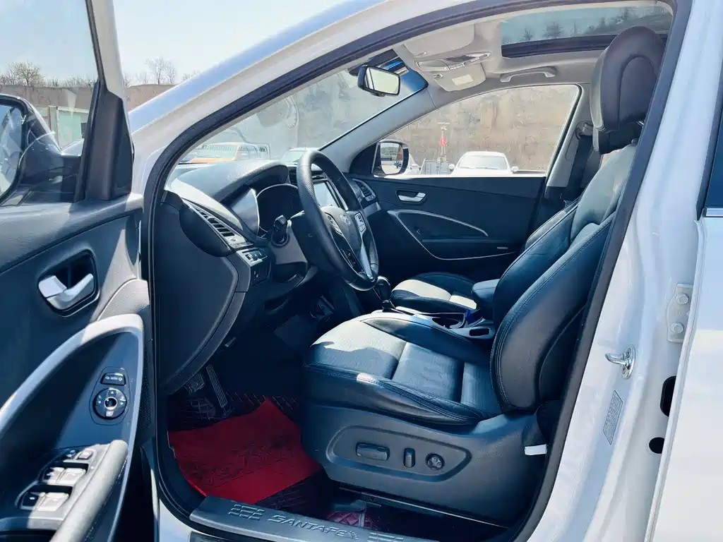 Hyundai Santa Fe 2013 2.4L AT