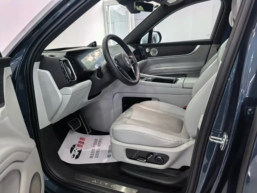 AITO ASK THE WORLD M9