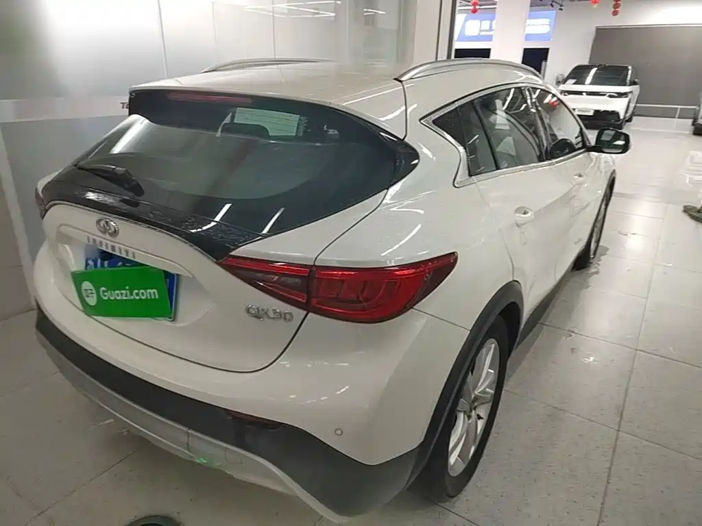 Infiniti QX30 — миниатюра 7
