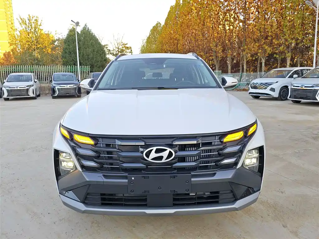 MODERN TUCSON