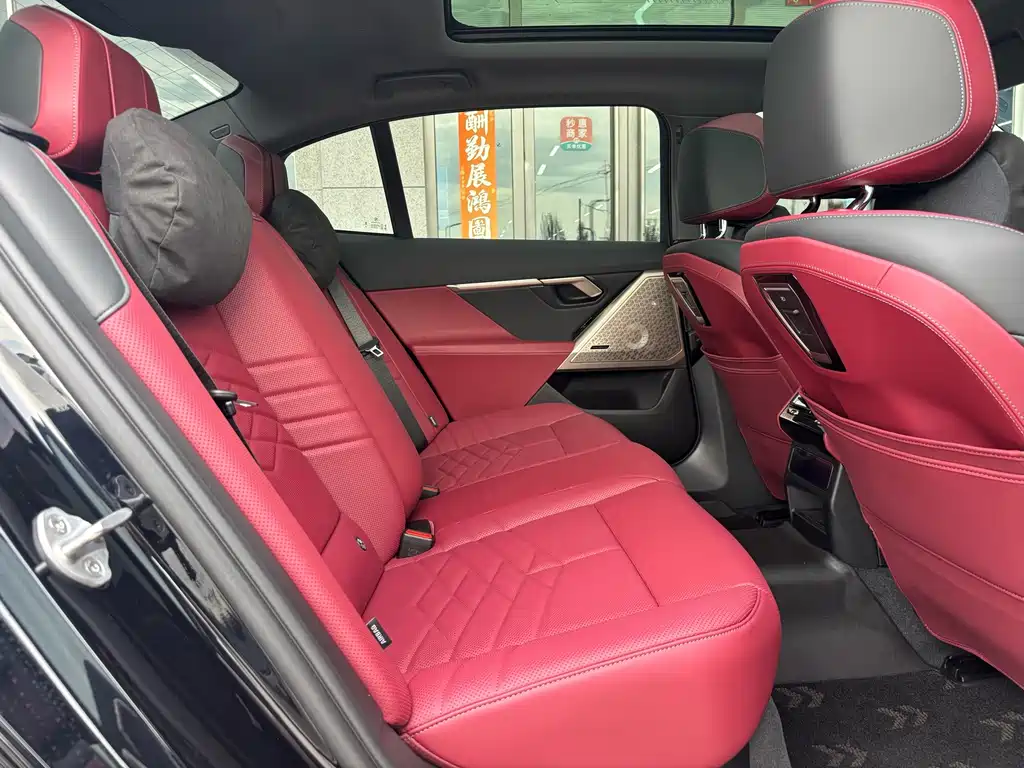 BMW 5 Series — миниатюра 9