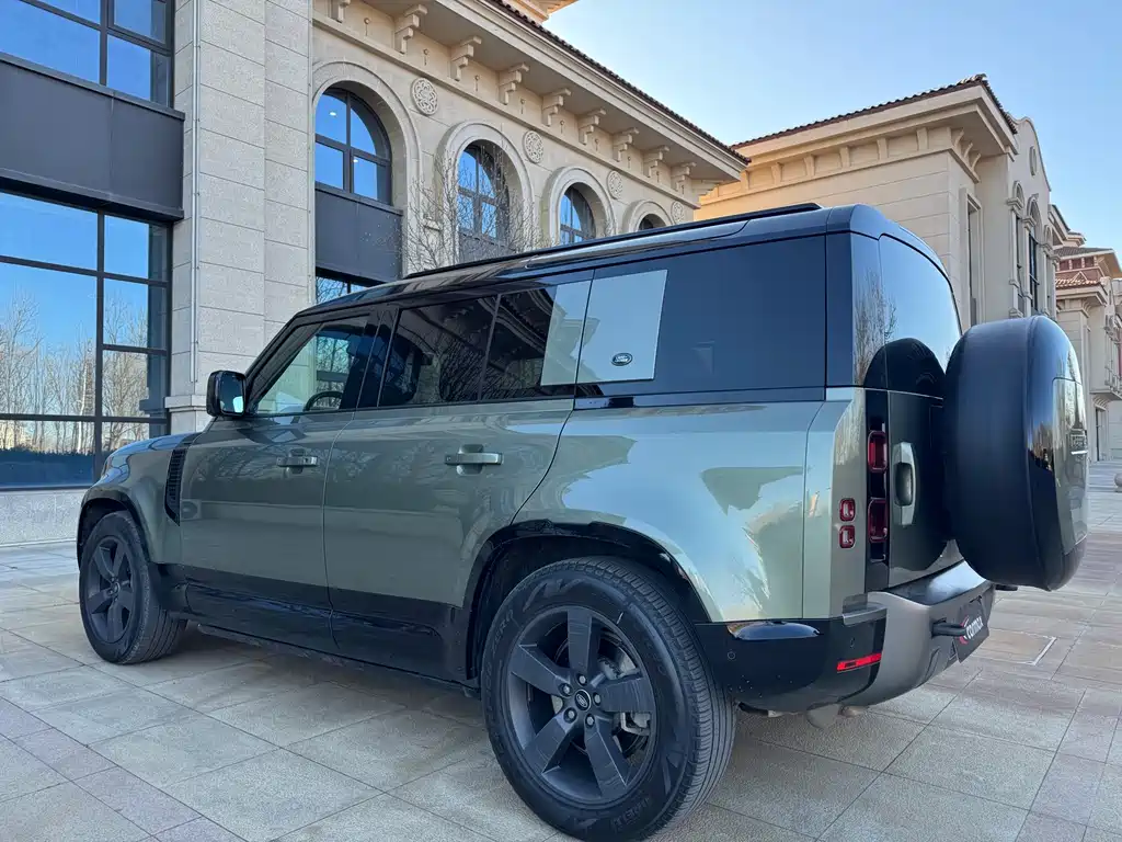LAND ROVER DEFENDER