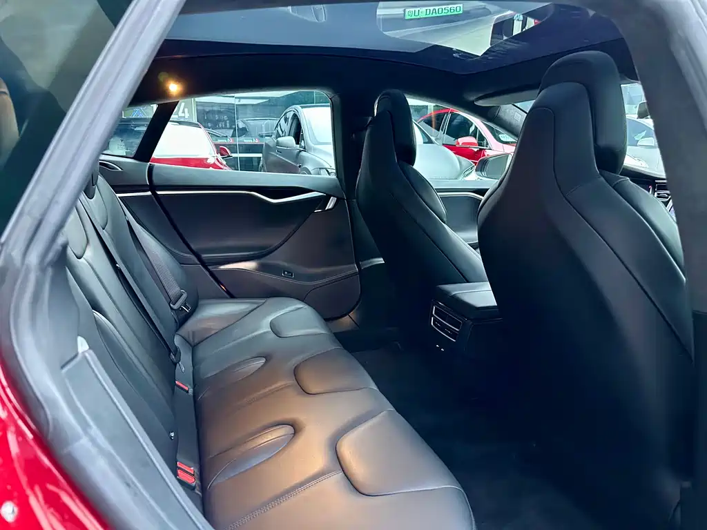 Tesla Model S — миниатюра 11