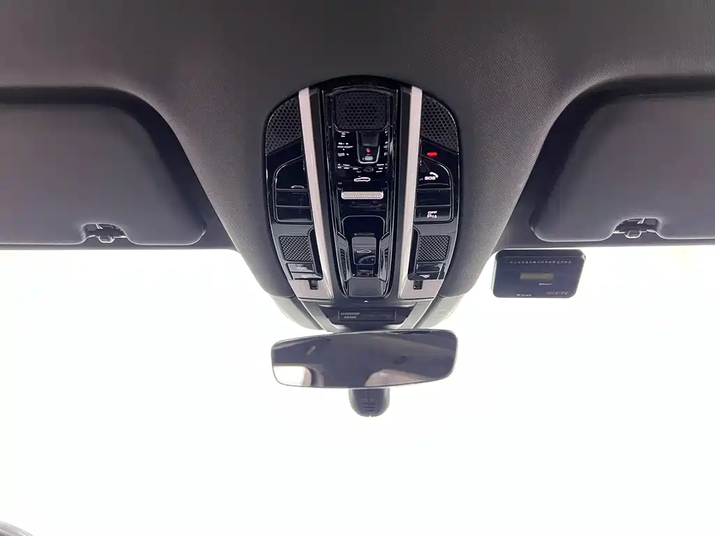 Porsche Cayenne — миниатюра 25