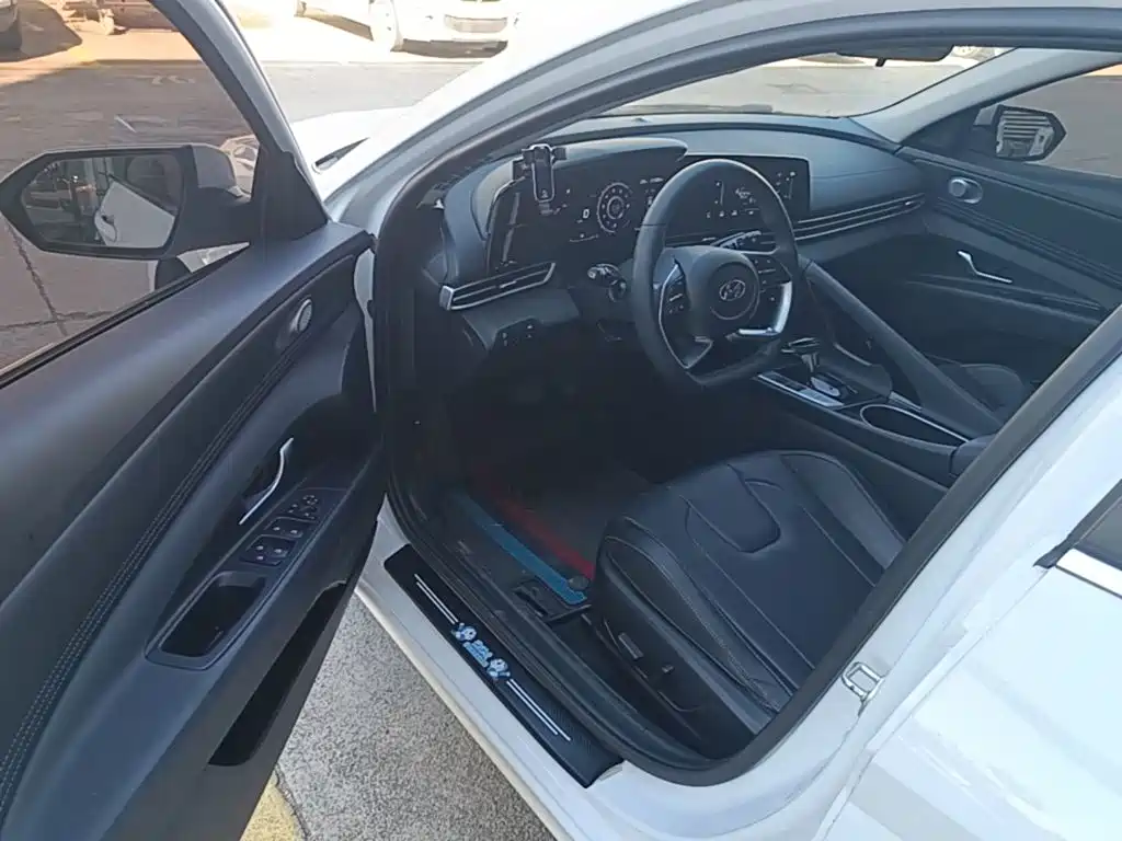Hyundai Elantra — миниатюра 16