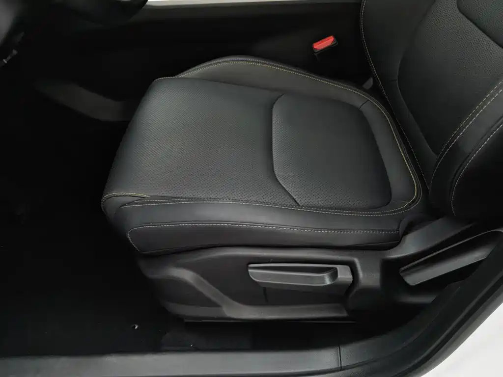 Geely L HiP — миниатюра 20