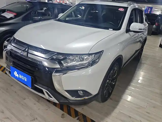 MITSUBISHI OUTLANDER 2019