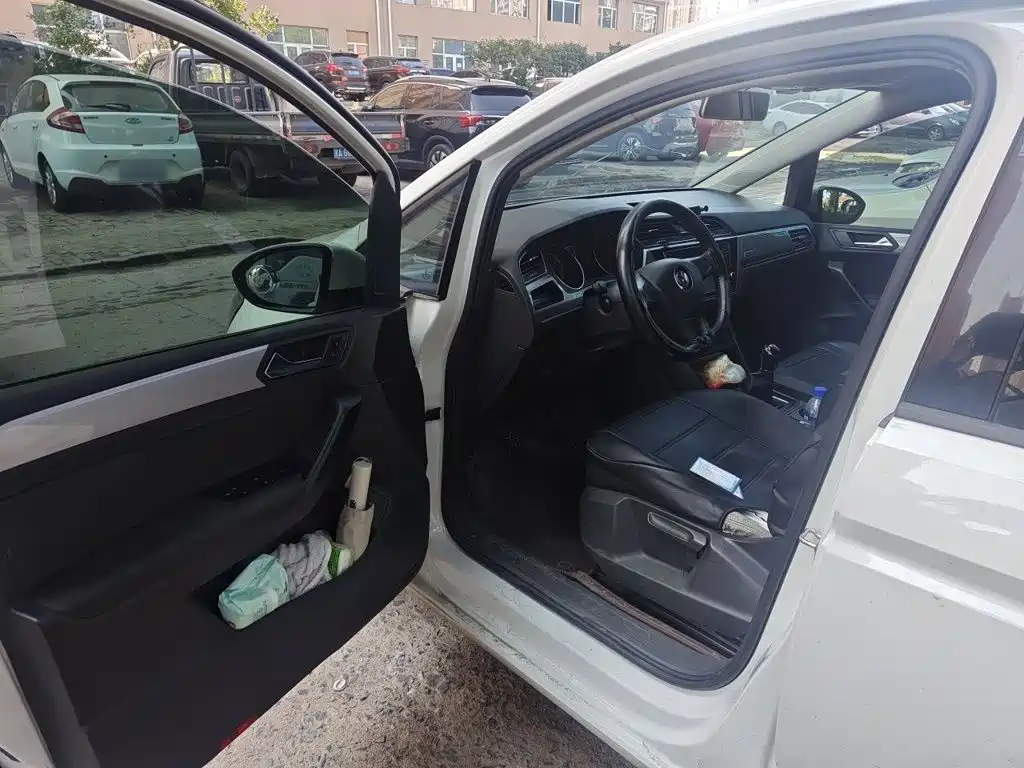 Volkswagen Touran — миниатюра 12