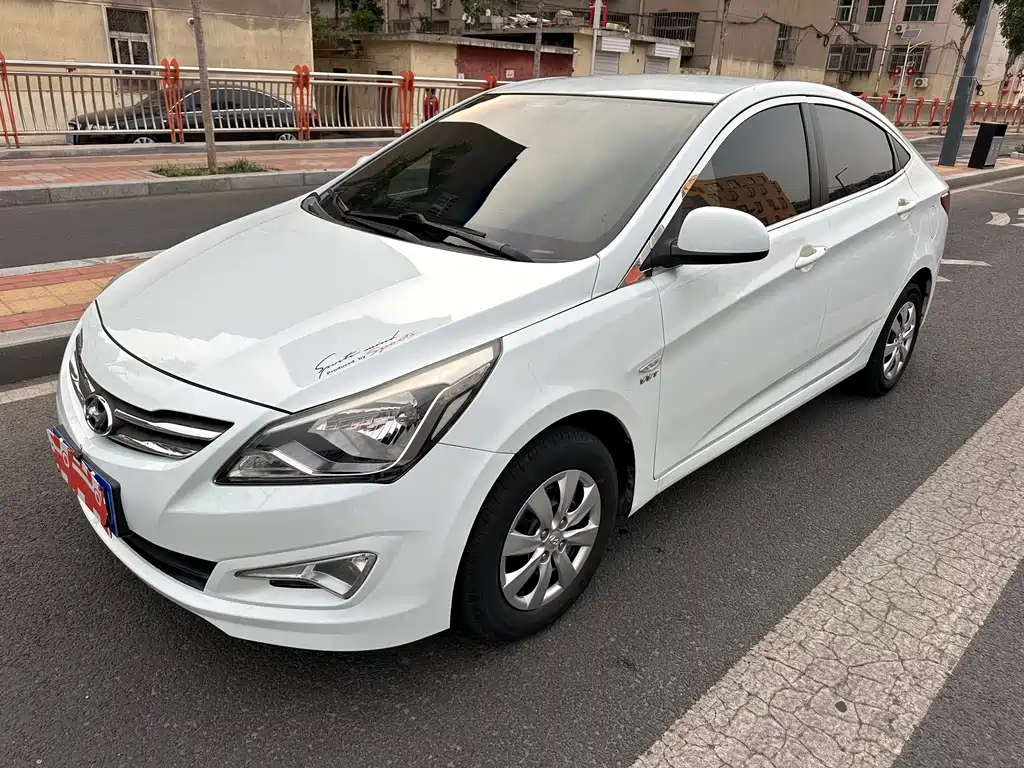 Hyundai Verna 2016