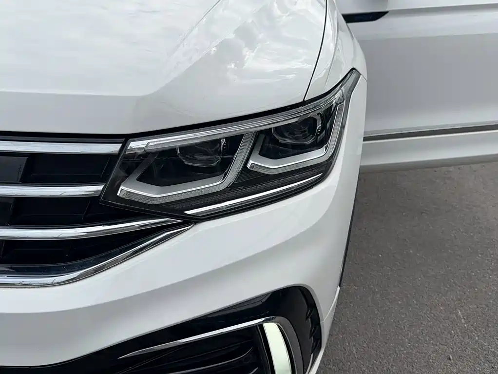 Volkswagen Tiguan L PHEV — миниатюра 21