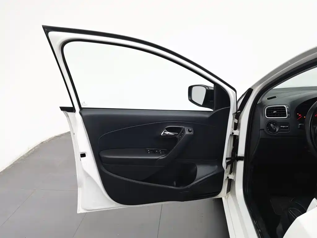 Volkswagen Polo — миниатюра 8