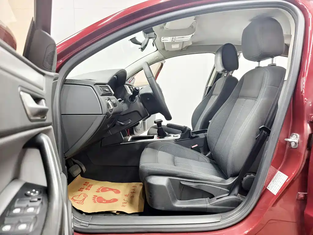 Qoros 3 2016 1.6L AT
