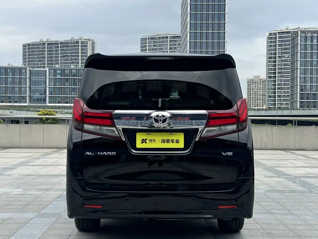 Toyota Alphard — миниатюра 5