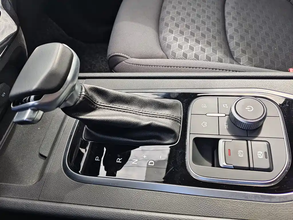 Kaiyi Xuanjie 1.5L CVT Premium Enjoy Edition, фото 18