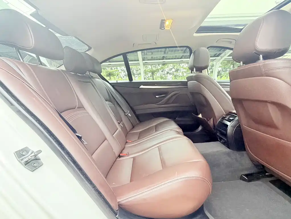 BMW 5 Series — миниатюра 15