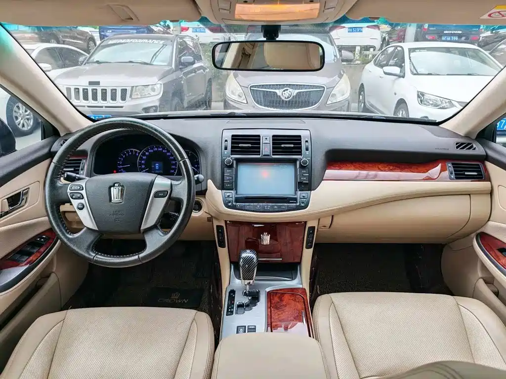 Toyota Crown — миниатюра 5