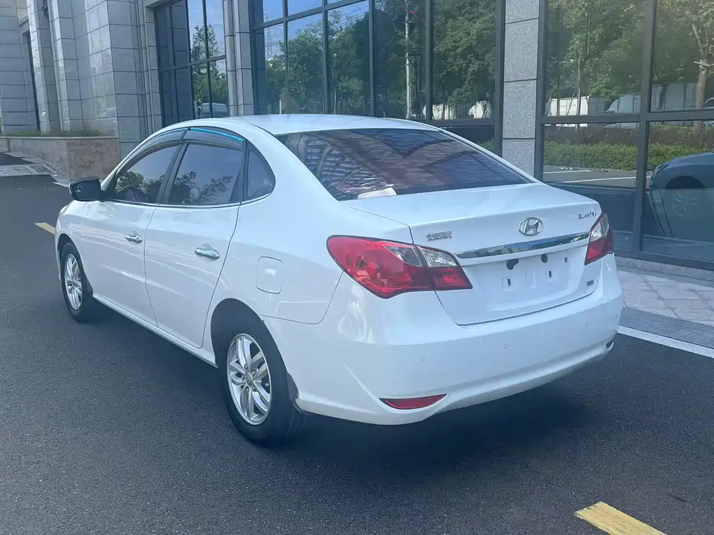 Hyundai Elantra — миниатюра 6