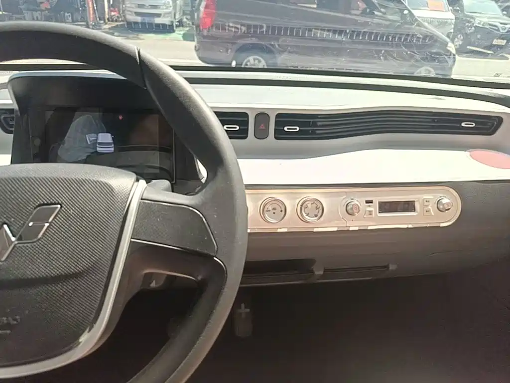 Wuling MINIEV — миниатюра 13