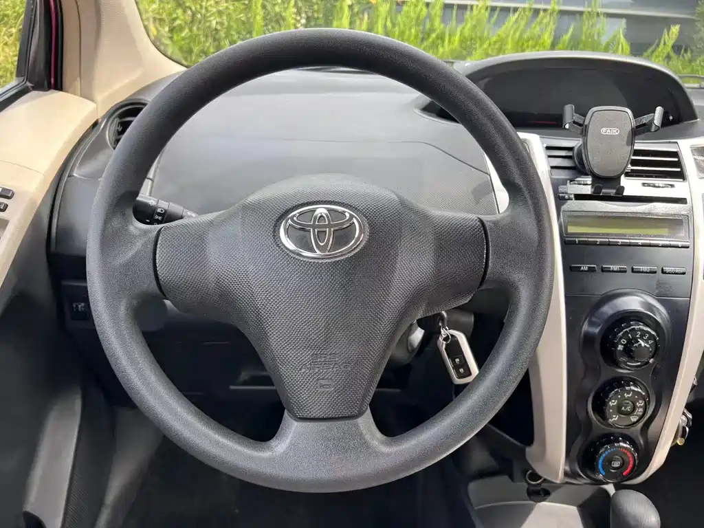 Toyota Yaris — миниатюра 22