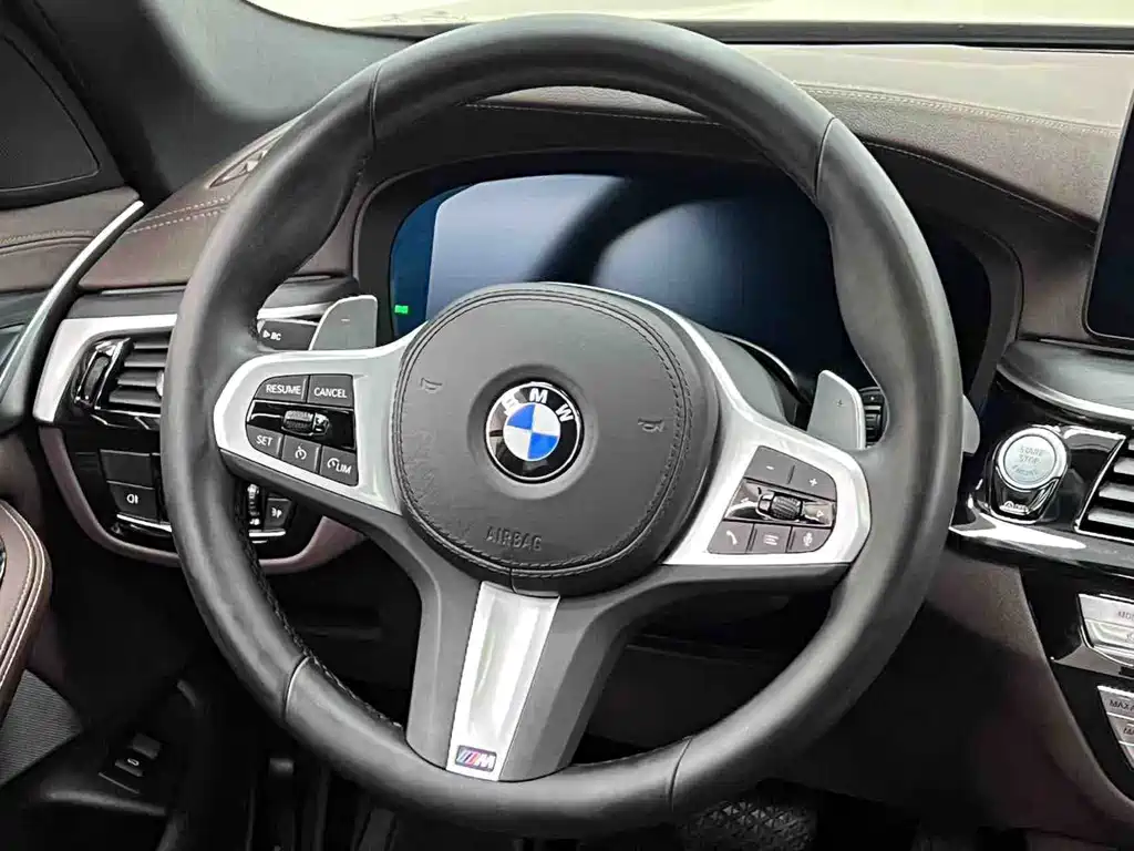 BMW 5 Series — миниатюра 19