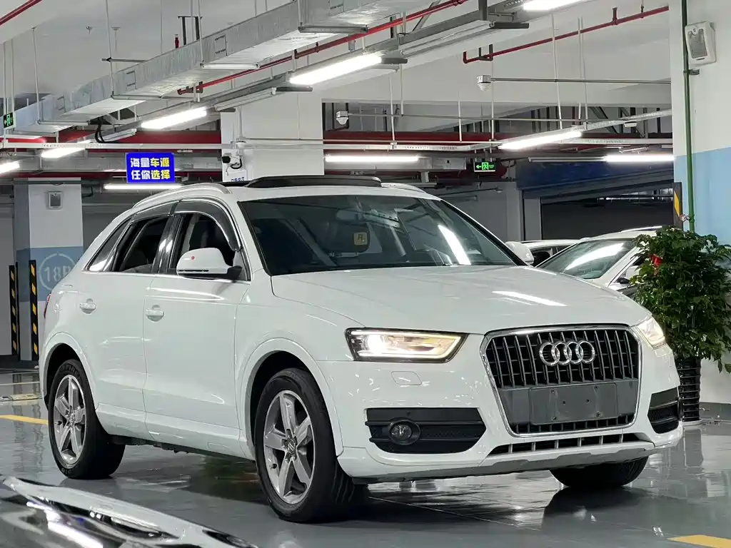 AUDI Q3