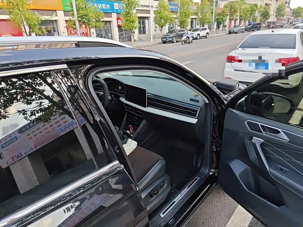 Volkswagen Tiguan L — миниатюра 20