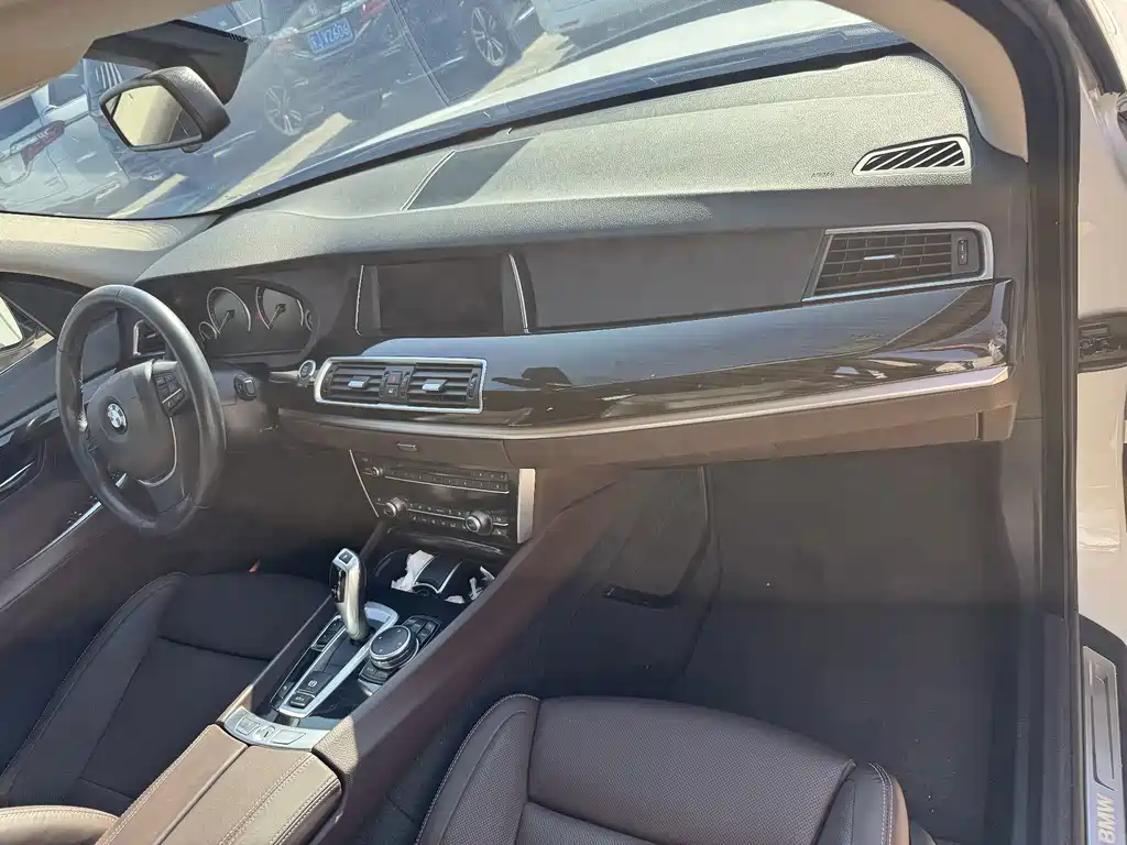 BMW 5 Series GT — миниатюра 9