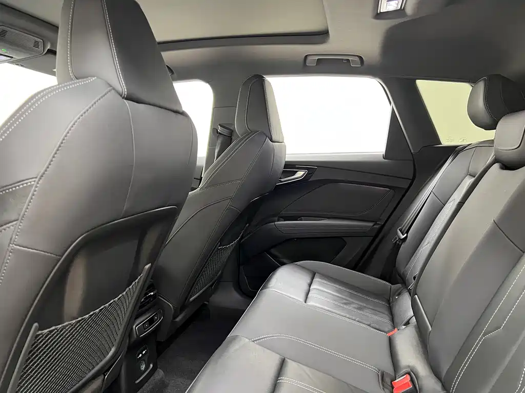 Audi Q4 e-tron — миниатюра 17