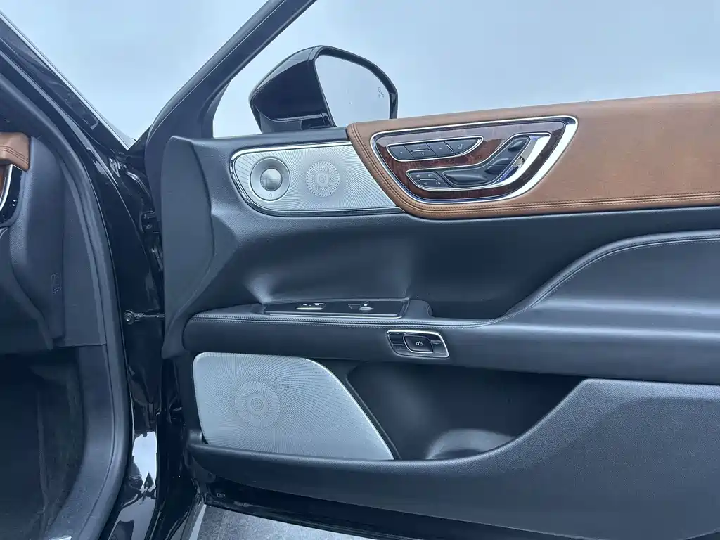 Lincoln Continental — миниатюра 25