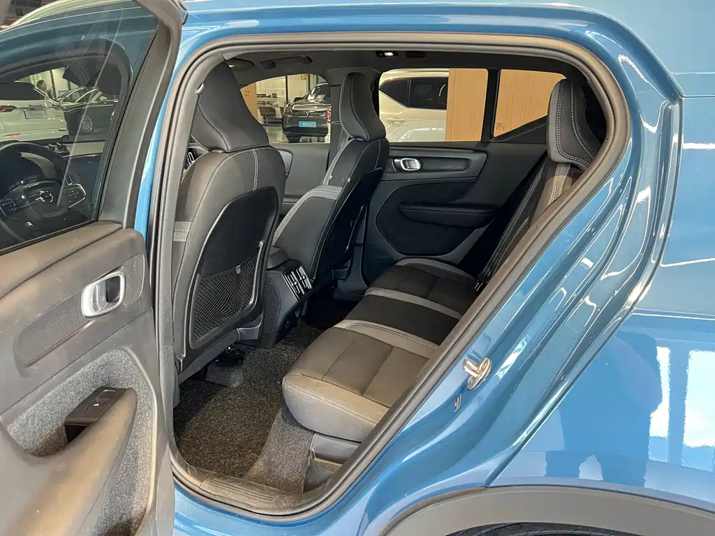 Volvo XC40 — миниатюра 11