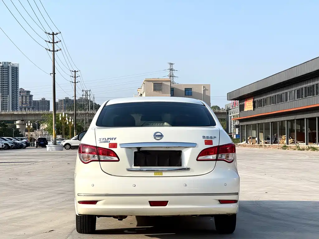 Nissan Sylphy 2016 1.6XE AT Lead