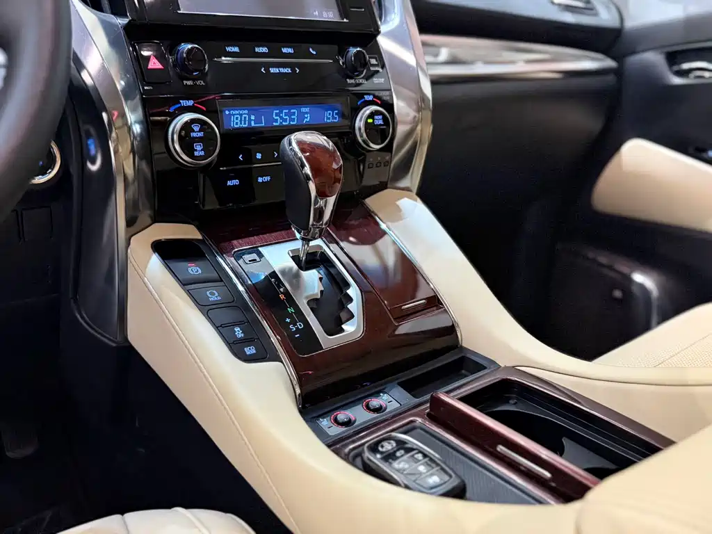 Toyota Alphard 2015 3.5L Luxury